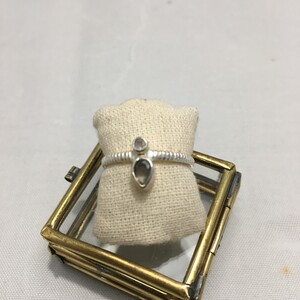 zilveren ring met labradorite en maansteentje mt 52